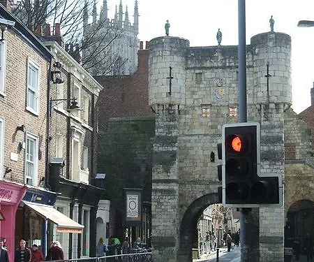 Kro The White Horse 3*